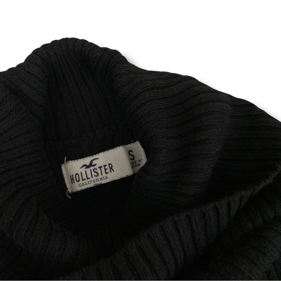 Hollister Turtle Neck - Picture 2 of 2